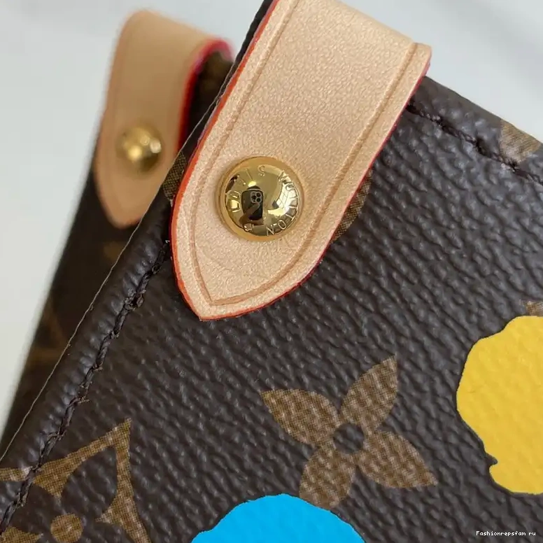 Fashionrepsfam ru LV Bag 2301DJ0002 1028